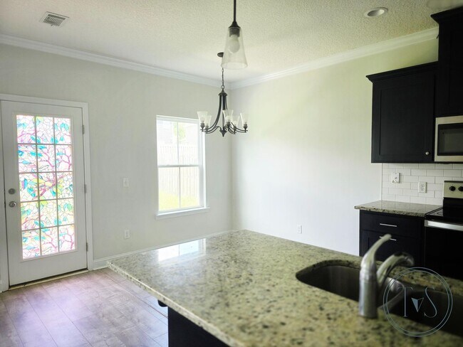Photo - 532 Fairview Cir