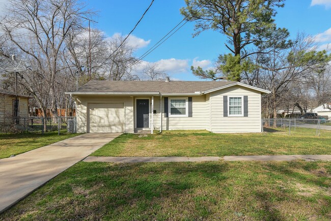 Building Photo - 1302  Stanford- House **COMING SOON**