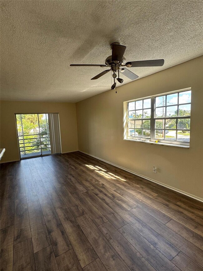 Photo - 1407 NE 56th St Unidad 201