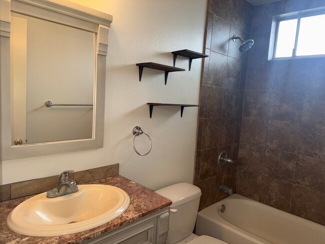 Photo - 16703 Lynn Ln Unit D