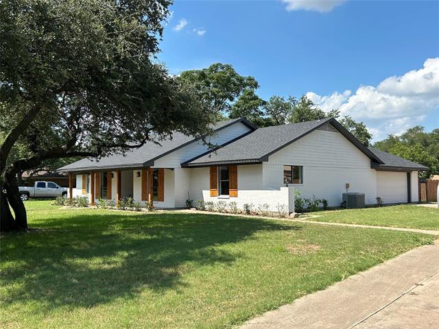 Photo - 909 Highland Dr