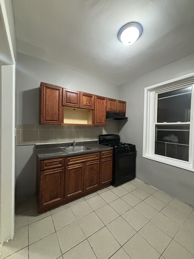 196 Roseville Ave 42 - 205 Roseville Ave Apartments Unit 2