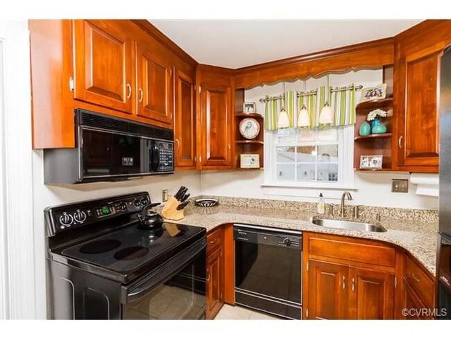 Photo - 3 BR / 2 BA Sunny renovated Cape Cod within walking distance to Bryan Park