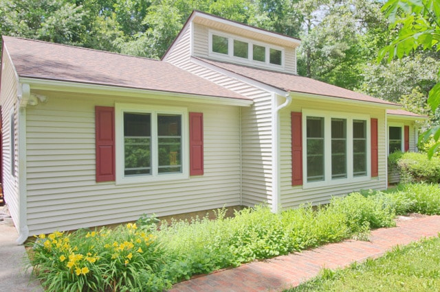 Building Photo - Single story 3 bed, 2 bath home in North Durham on half an acre!
