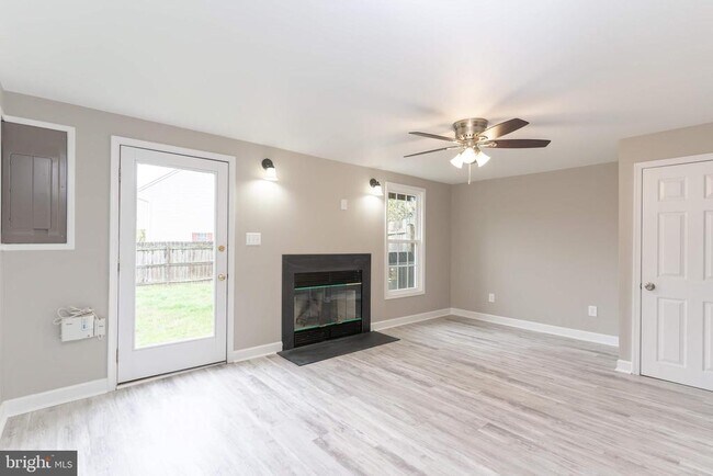 Photo - 310 Sedgwick Ct Townhome