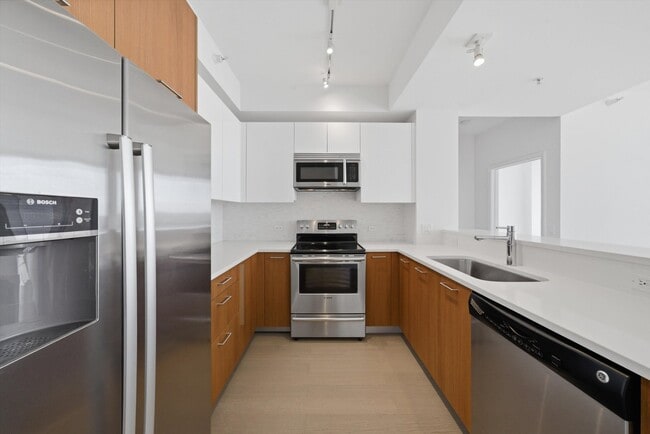 Photo - 1629 S Prairie Ave Unit 2910
