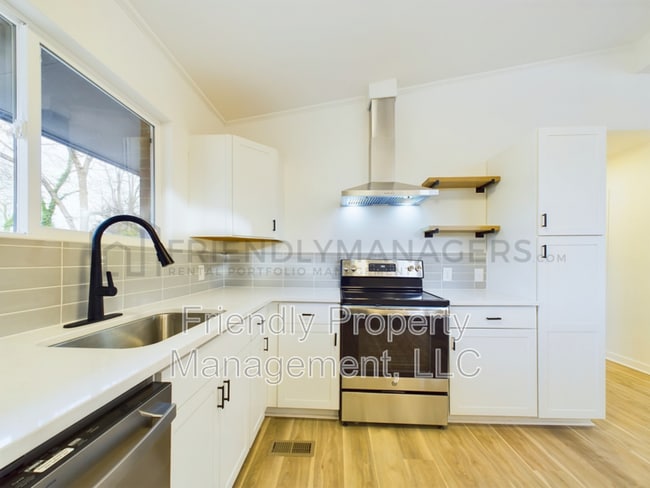 Photo - 304 Hobson St