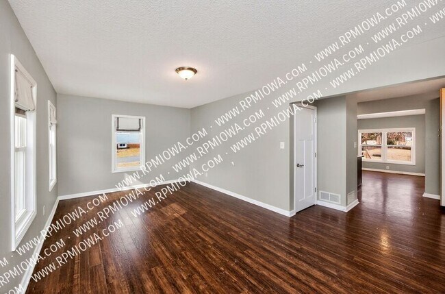 Photo - 6717 Roseland Dr