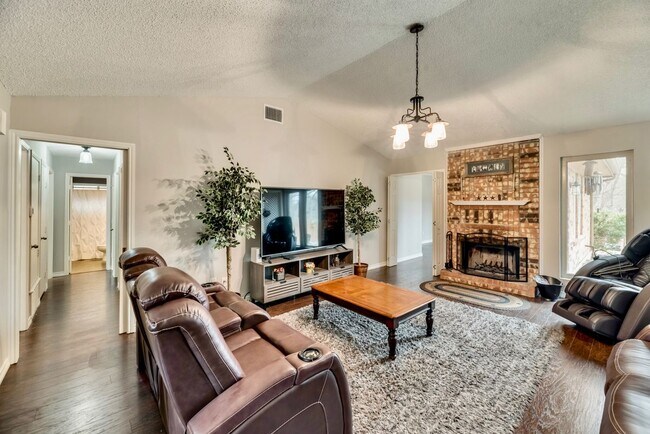 Photo - 425 Country View Ln