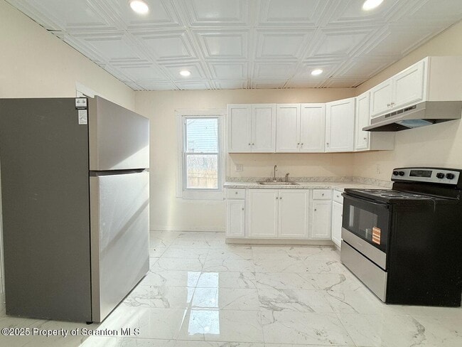 Photo - 210 Center Ave