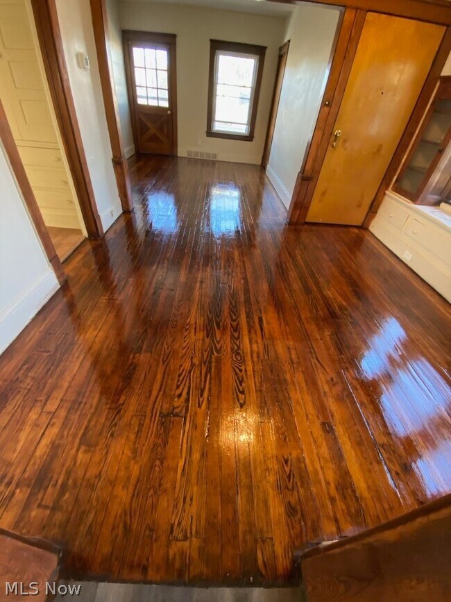 Photo - 14210 Kingsford Ave