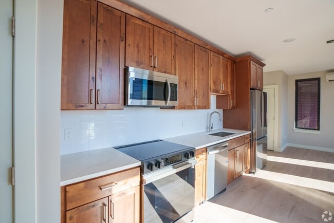 Building Photo - 400 W Broadway Unit 207