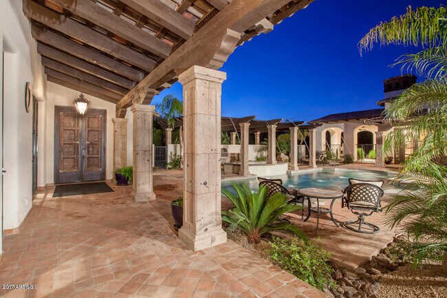 5761 N Casa Blanca Dr