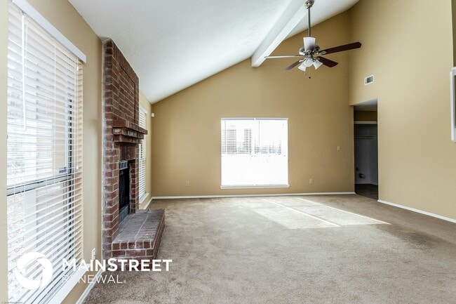 Photo - 606 Woodstone Rd