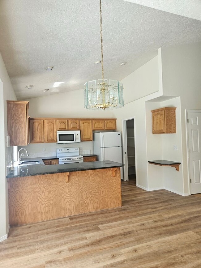 Photo - 4 Bedroom 2.5 Bathroom Desireable Merdian Neighborhood