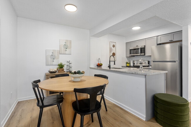 Robin Hill Apartments