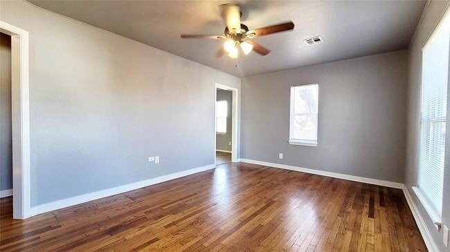Photo - 300 E Kittyhawk Dr