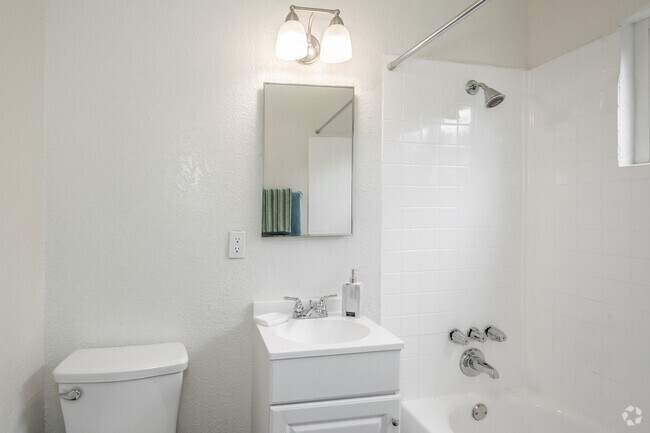 Studio - 400SF - Bathroom