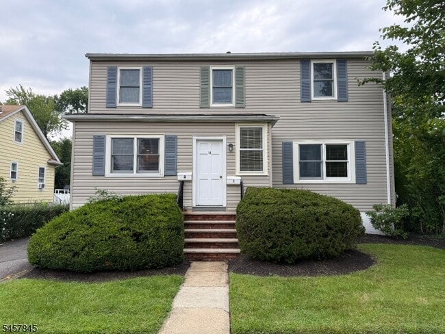 Building Photo - 14 Locust St Unit 1