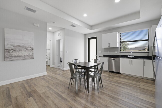 Photo - 1911 Lorna Ave