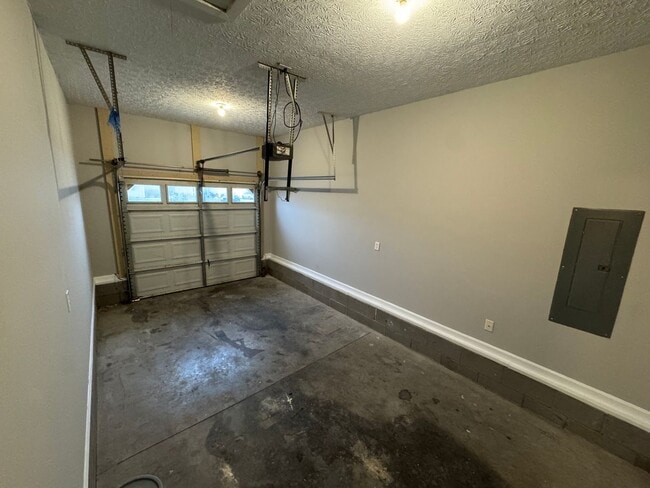 Photo - Spacious 3 bedroom, two bathroom home close to GM, Magna and Industrial Park