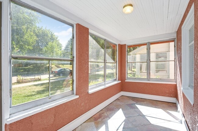 Photo - 2628 Ulysses St NE