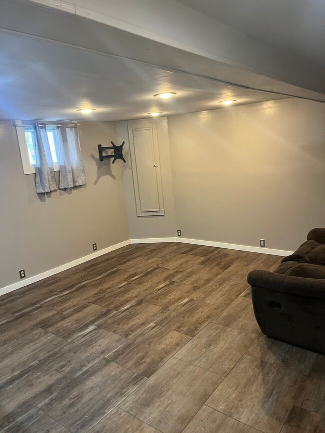 Photo - 1008 S 6th St Unit Apt B