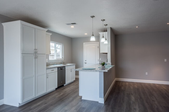 Photo - 569 Argonaut St