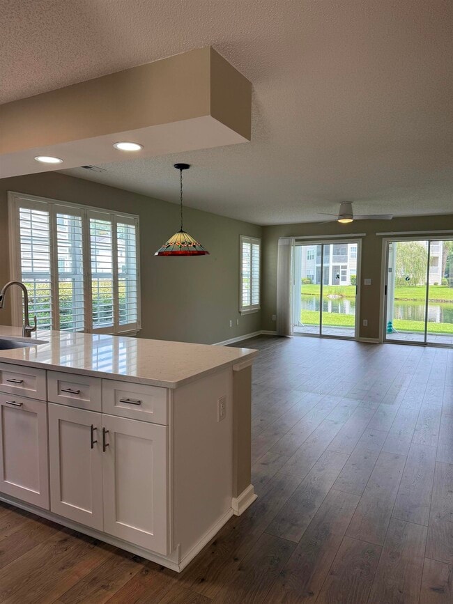 Photo - 643 Woodmoor Dr