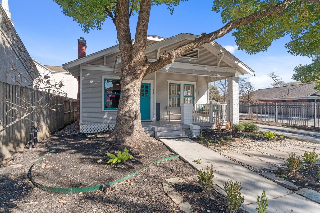 Photo - 943 Pecore St