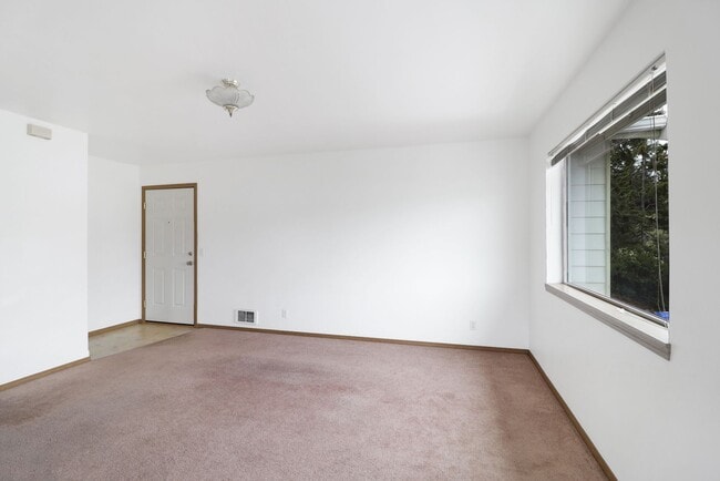 Photo - 1384 NW Falls Creek Loop Unit #202 ^