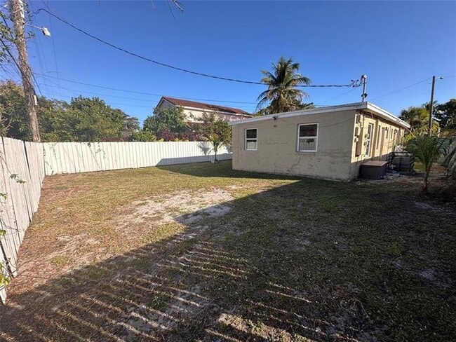 Photo - 728 SW 6th St Unit B