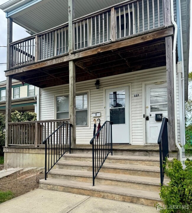 Building Photo - 127 Main St Unit B