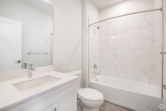 3 BR, 2.5 BA - 1,670 SQ FT