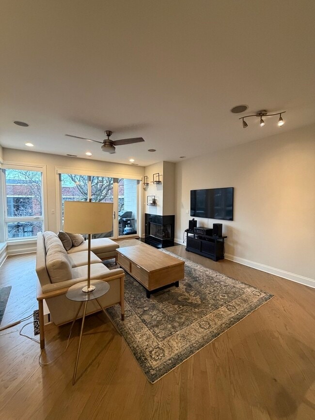 Photo - 2251 W Wabansia Ave