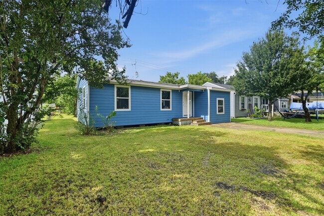 Photo - 225 19th Ave N