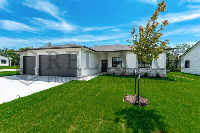 Photo - 613 Elmwood St