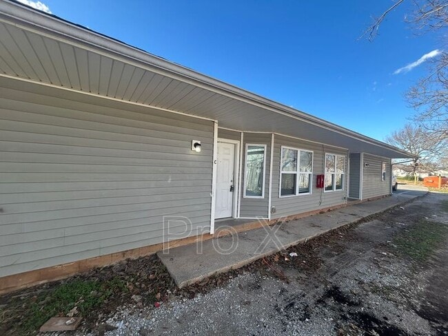 Building Photo - 405 Park St Unit Apt. C