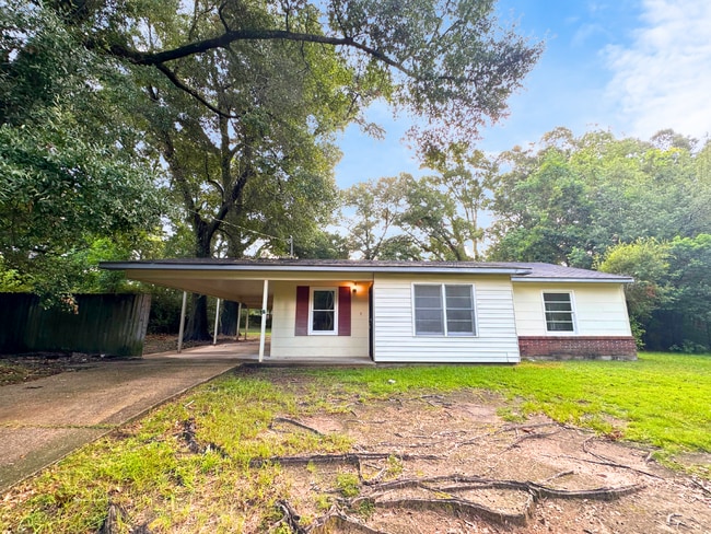 Building Photo - 1616 Gilda Cir