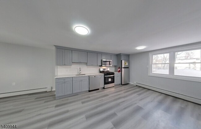 130 1st St Unit 4