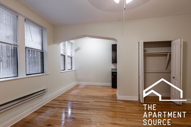 Photo - 4616 N Paulina St