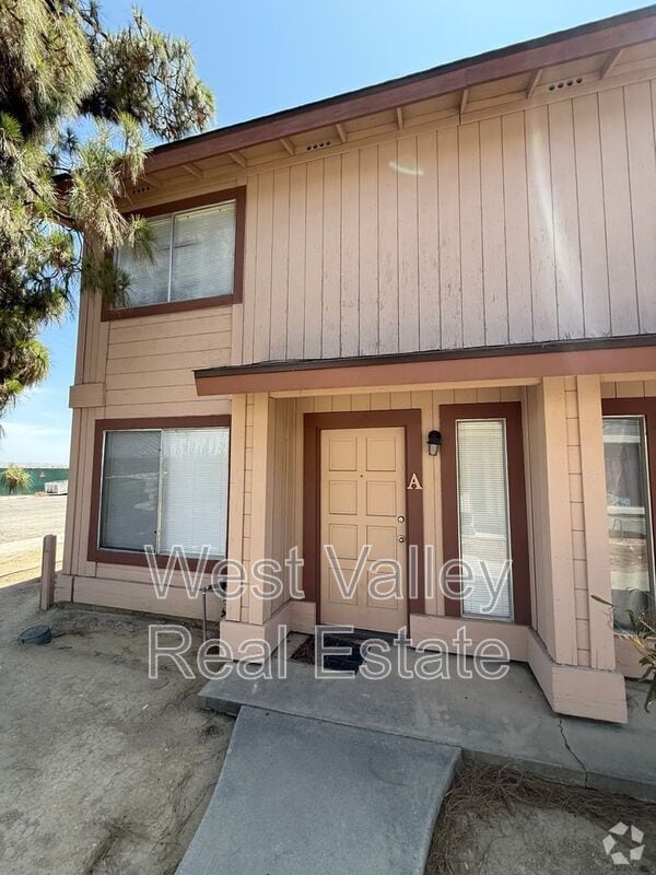 Building Photo - 205 W Ash St Unit Apt A
