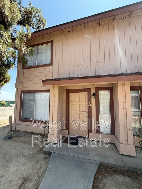 Building Photo - 205 W Ash St Unit Apt A