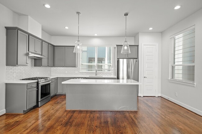 Building Photo - 3006 Charline