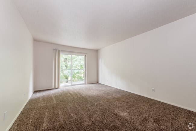 2BR, 2BA - 945 SF