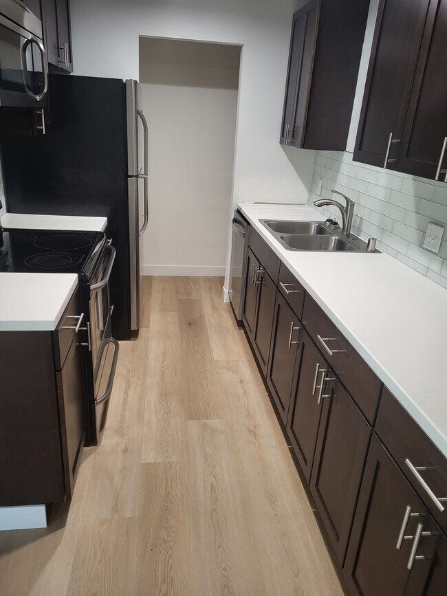 137-141 N Franklin St