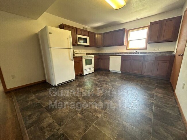 Photo - 330 E 4th St