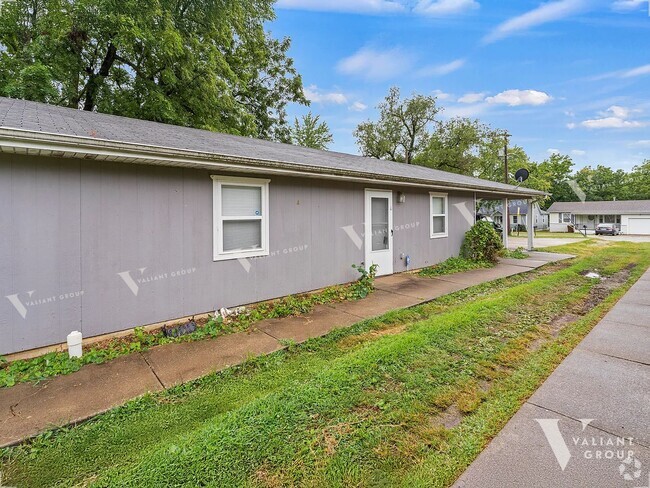 Building Photo - 526 N Forest Ave Unit A Rental