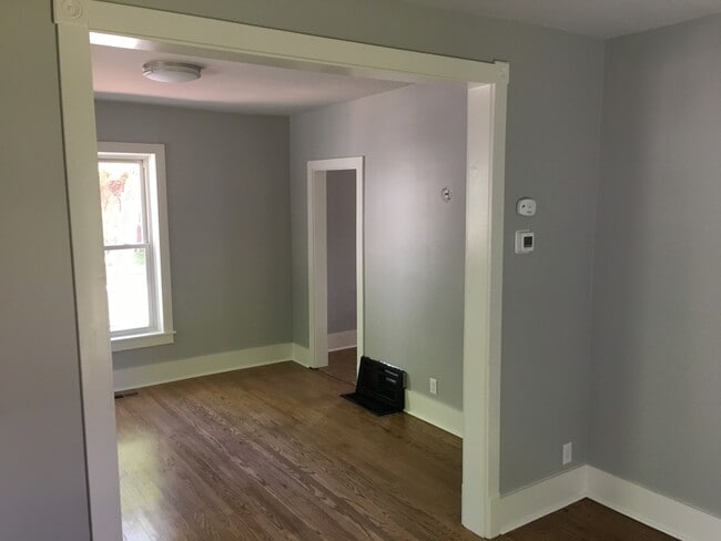 Building Photo - 825 Dearborn Ave Rental