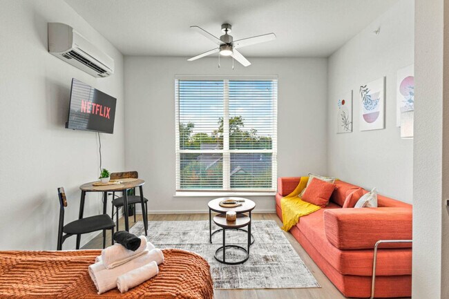 Photo - 601 W 9th St Unidad ID1373717P